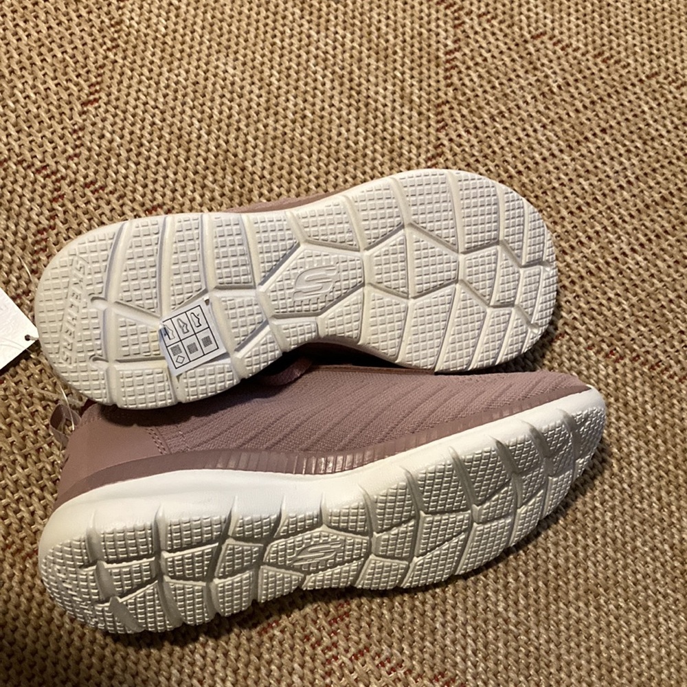 SKECHERS Memory Foam Brand New In Box Beautiful Mauve Color. Machine Washable ♥️ - Picture 5 of 9